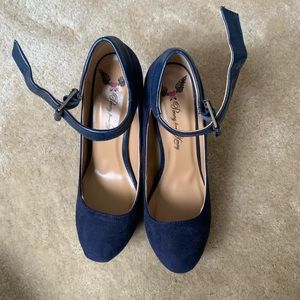 NWOT Navy suede pumps